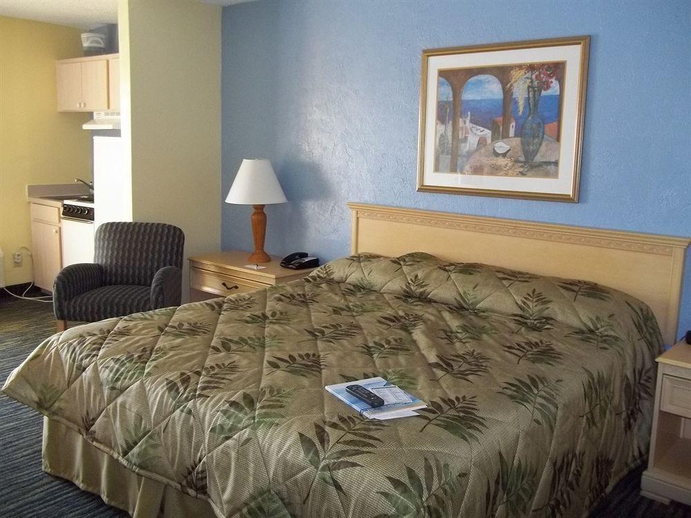 Holiday Inn Express & Suites Oceanfront Daytona Beach Shores By Ihg Exterior foto
