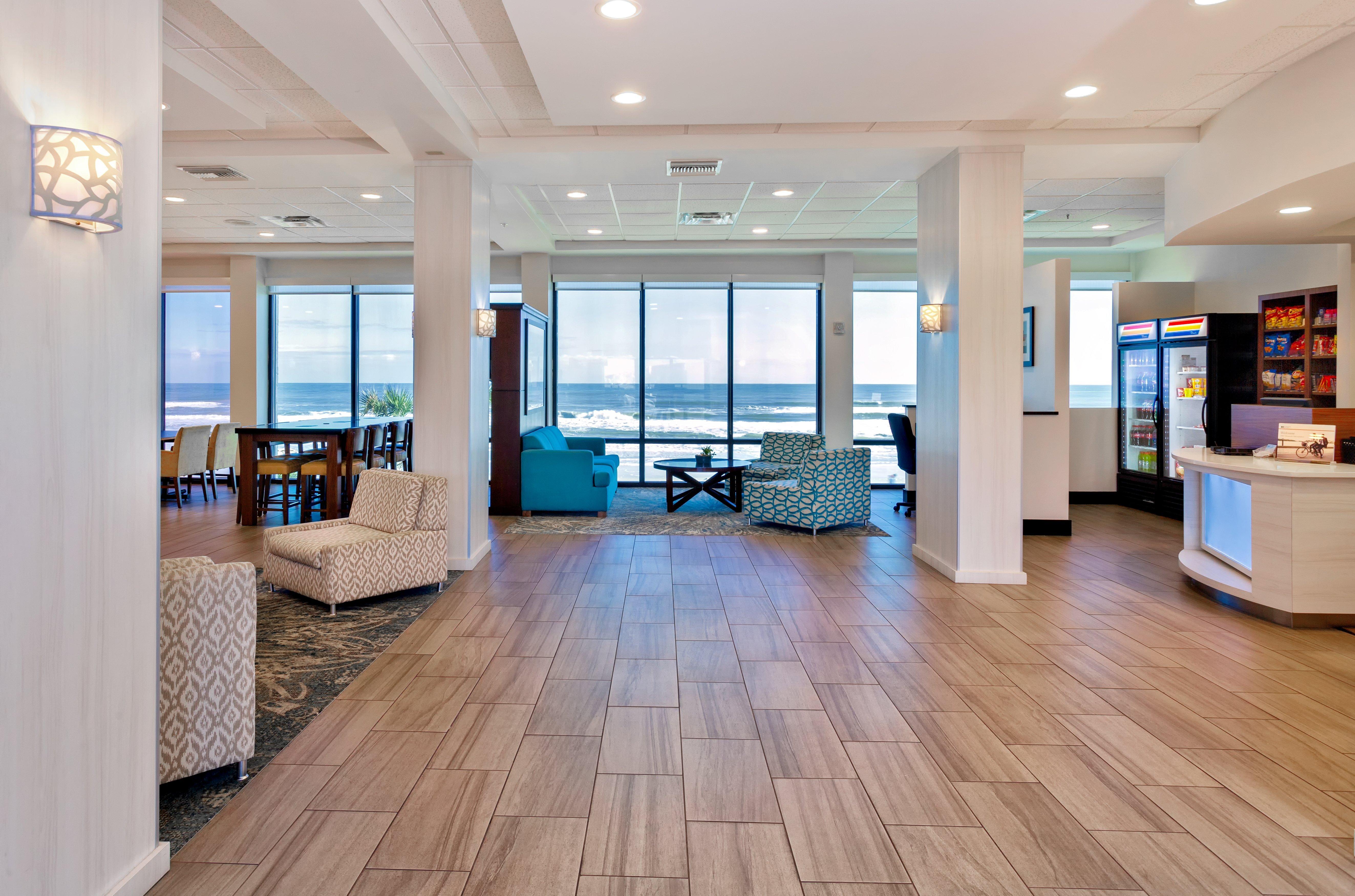 Holiday Inn Express & Suites Oceanfront Daytona Beach Shores By Ihg Exterior foto