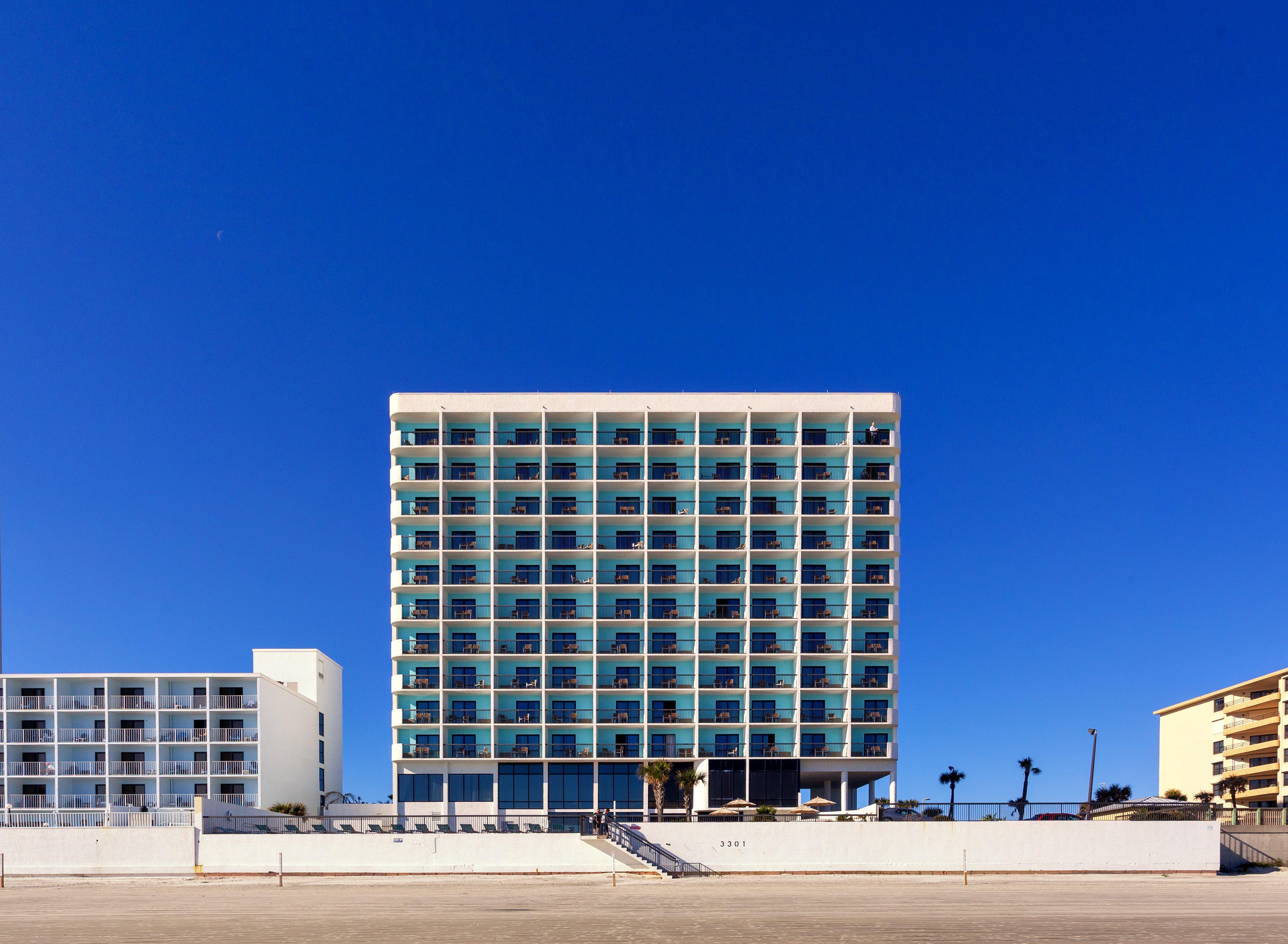 Holiday Inn Express & Suites Oceanfront Daytona Beach Shores By Ihg Exterior foto