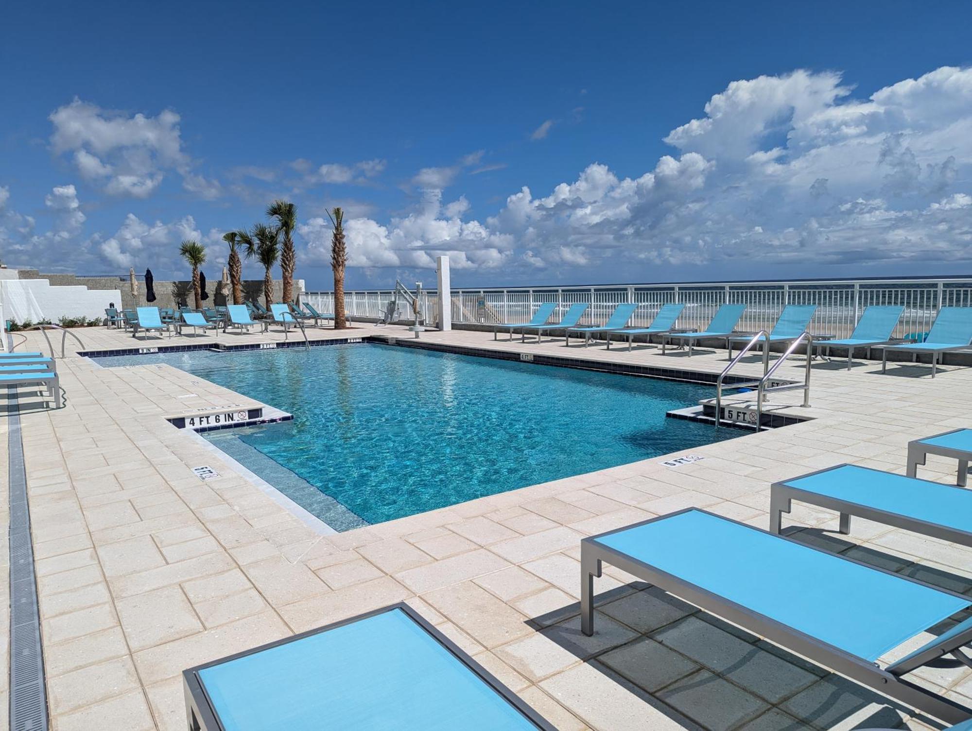 Holiday Inn Express & Suites Oceanfront Daytona Beach Shores By Ihg Exterior foto