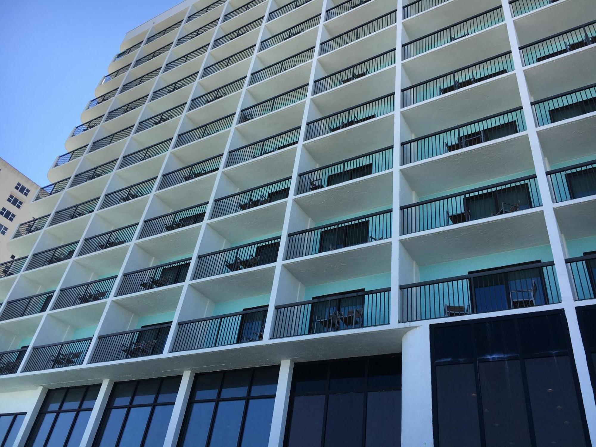 Holiday Inn Express & Suites Oceanfront Daytona Beach Shores By Ihg Exterior foto
