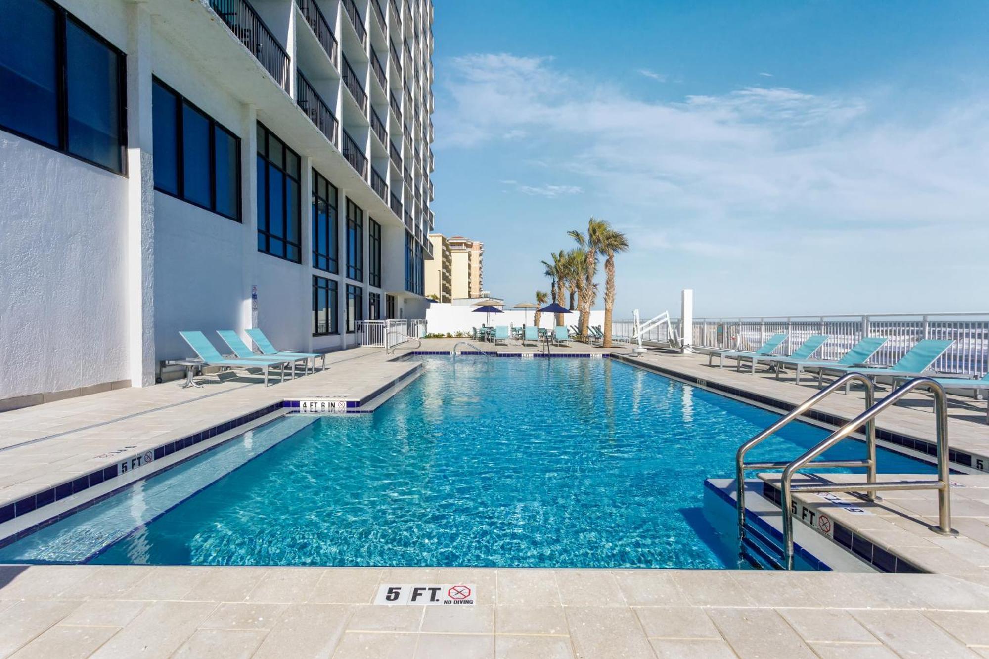 Holiday Inn Express & Suites Oceanfront Daytona Beach Shores By Ihg Exterior foto